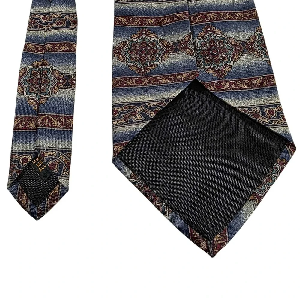 Alexander Julian‎ Colours Pattern Mens Silk Blend Necktie Blue Red Mens Business